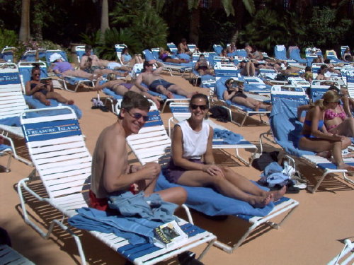 don wenner and ilse sigmund by the pool